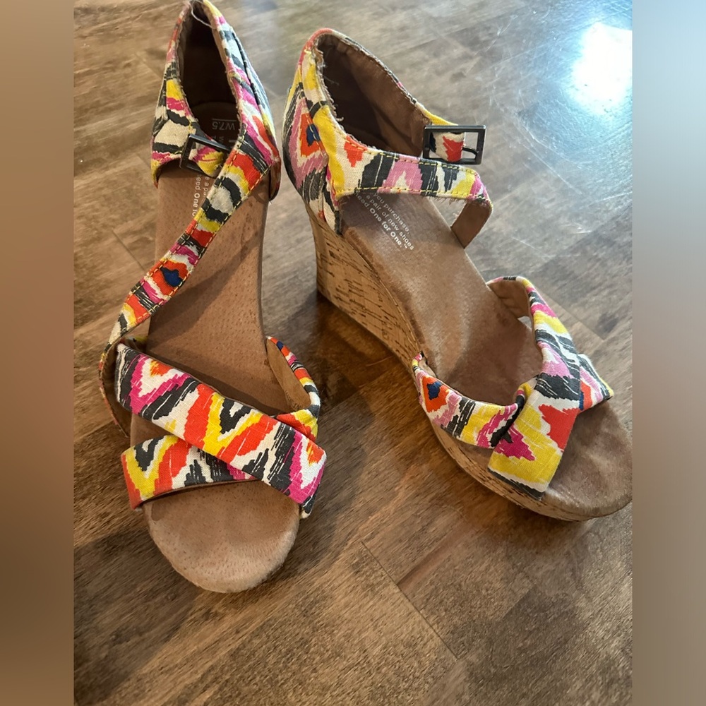 Tom’s colorful wedges